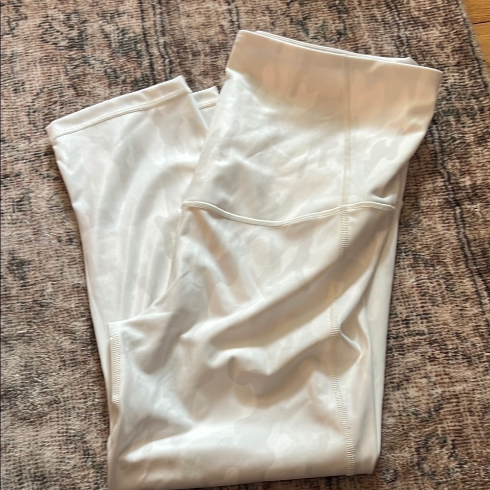 GAPfit Maternity White Camo Leggings Size Medium